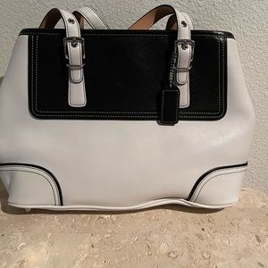 Vintage Coach Leather Handbag black and white in good vintage condition.